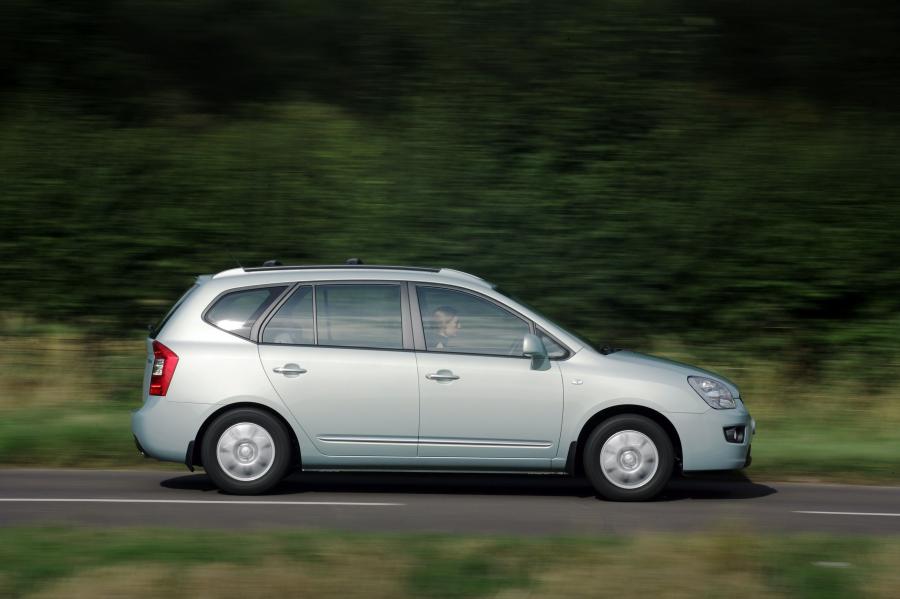  Kia Carens 2007 года  (фото 12 из 46)